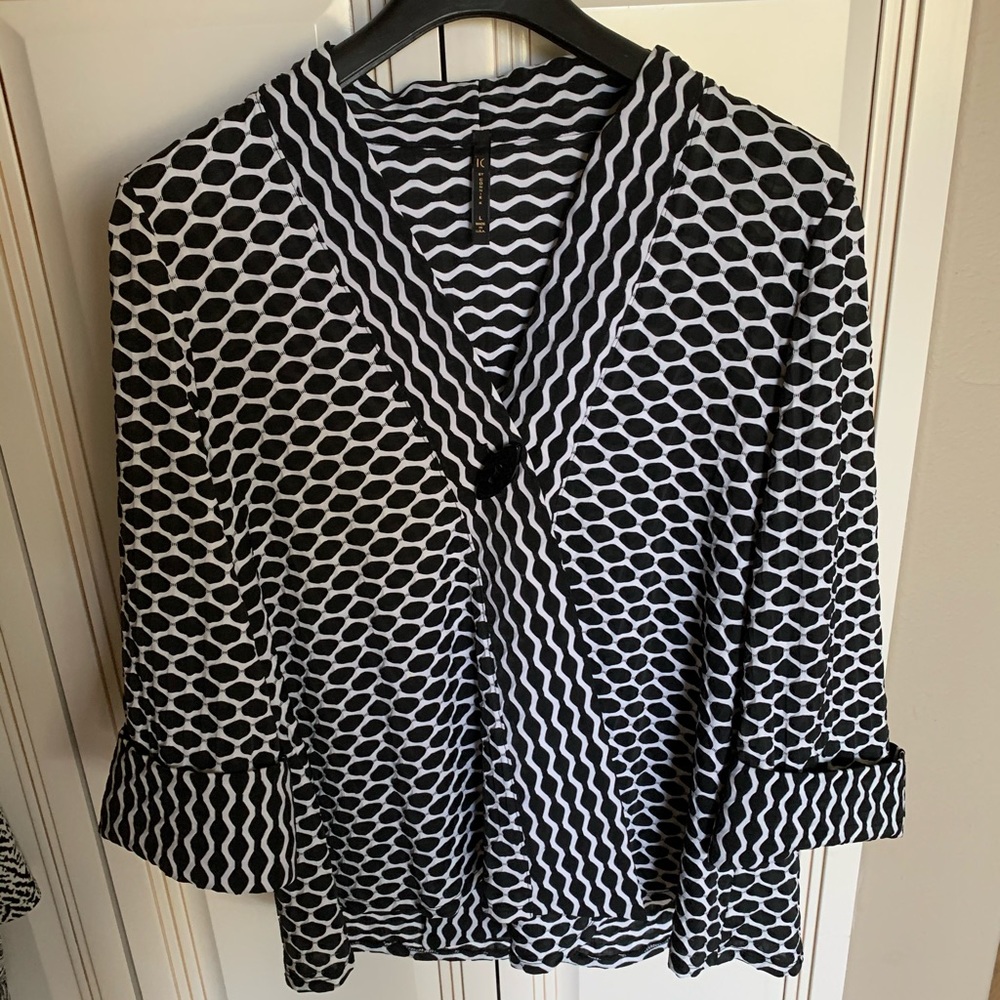 Women’s B/W patterned jacket